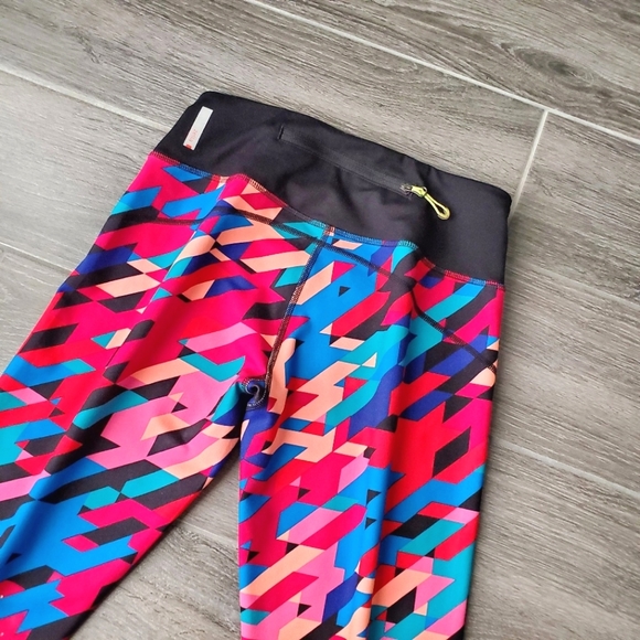 Zella Red, Blue & Black Geo Print Athletic Active Workout Capris - Sz XS - Picture 11 of 14